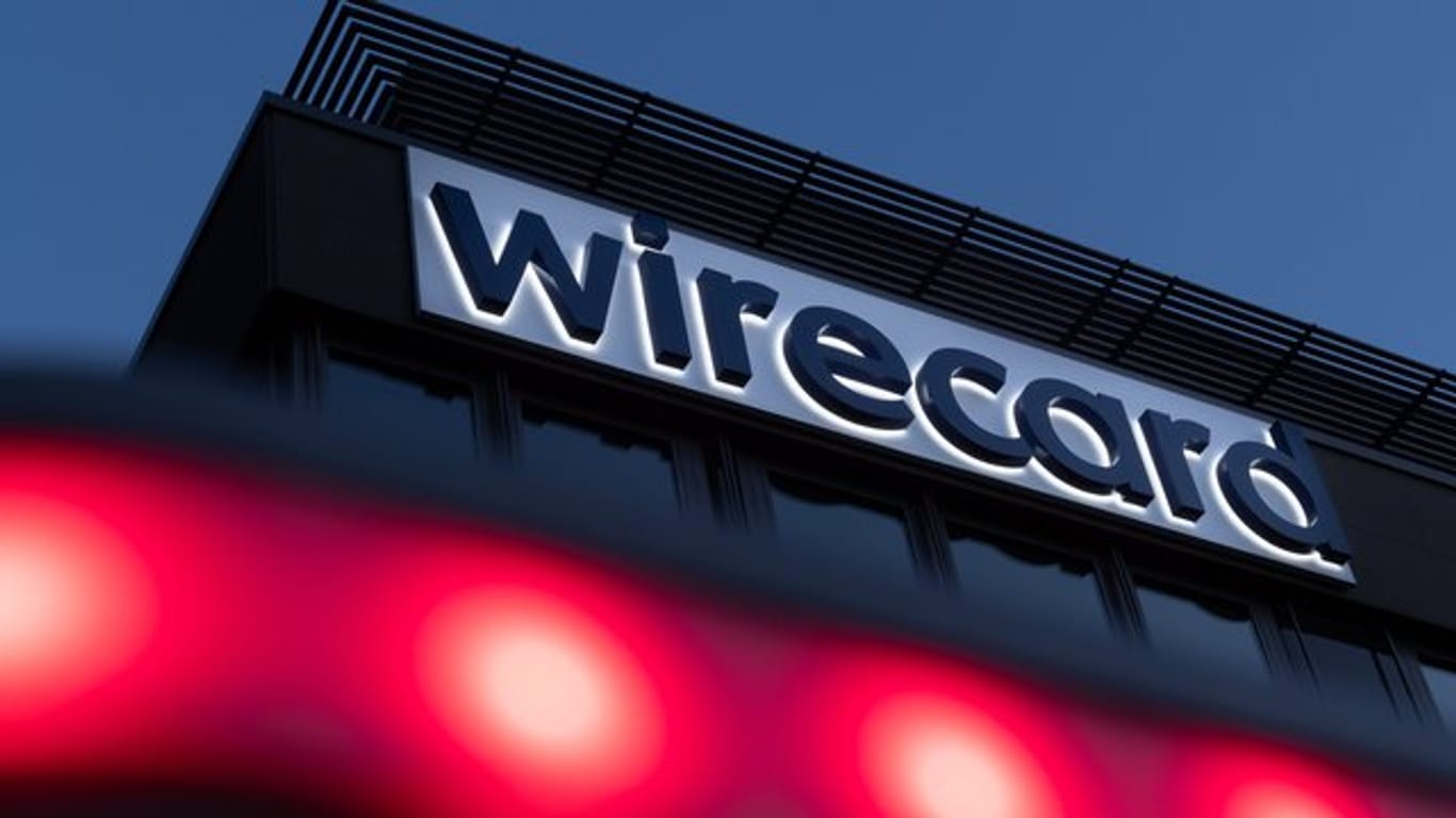 Der Schriftzug von Wirecard ist an der Firmenzentrale des Zahlungsdienstleisters in Aschbeim bei München zu sehen.