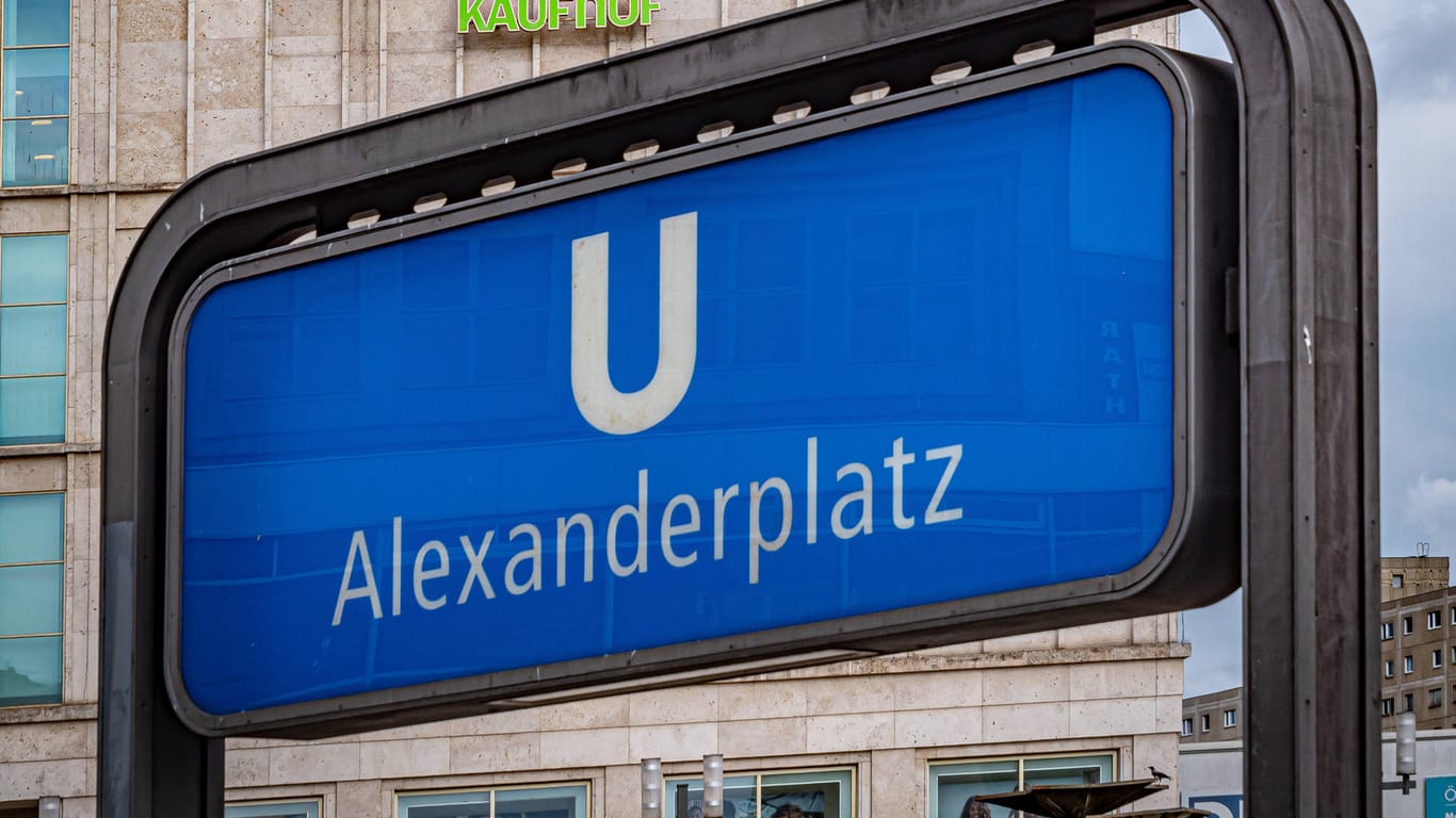 U-Bahnhof Alexanderplatz in Berlin (Symbolbild): Zwei als vermisst gemeldete Mädchen sind in der Nähe aufgegriffen worden.