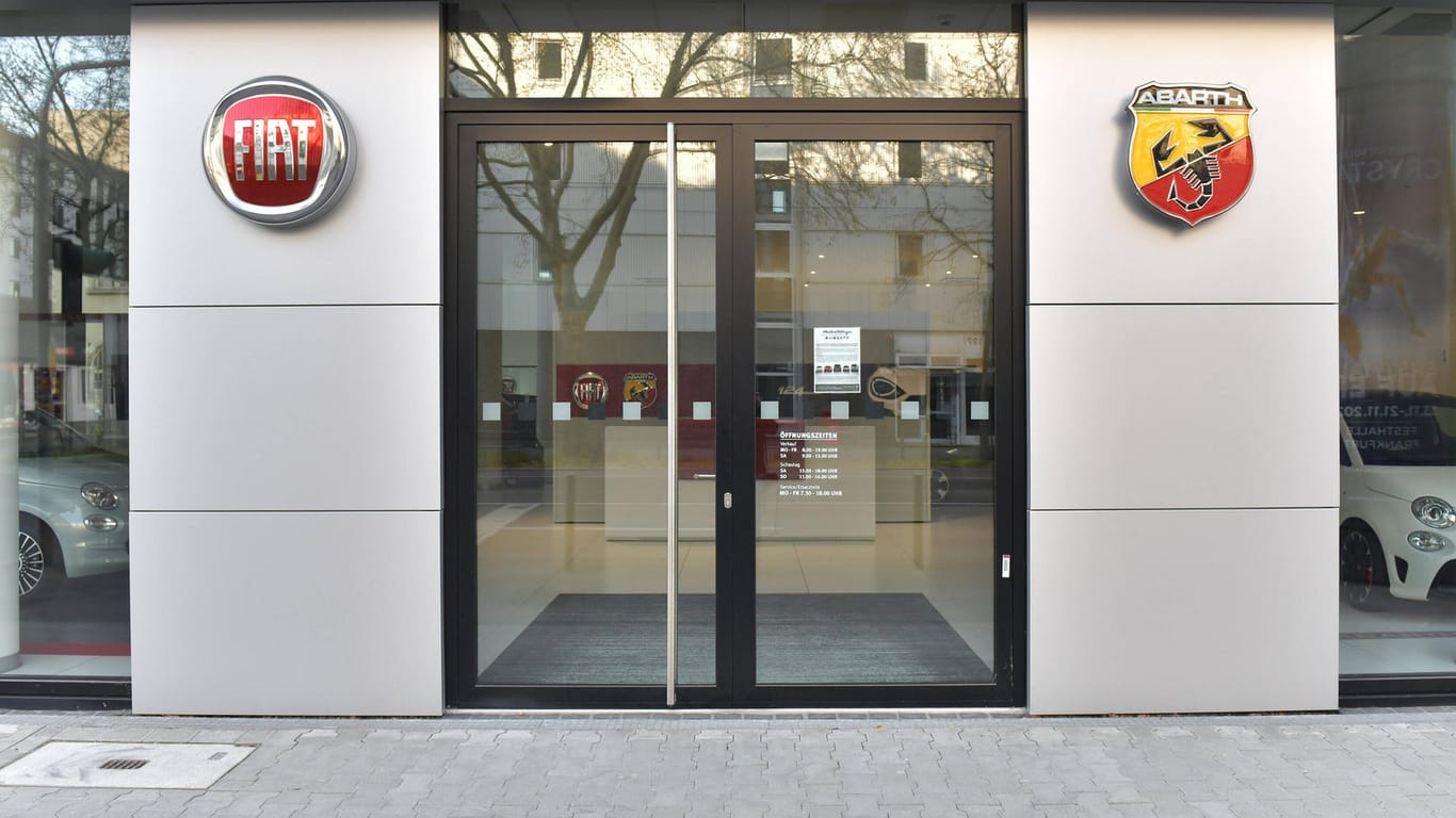 Der Eingang der Fiat-Zentrale in Frankfurt: Wegen Betrugsverdachts an Diesel-Motoren sind die Gebäude durchsucht worden.