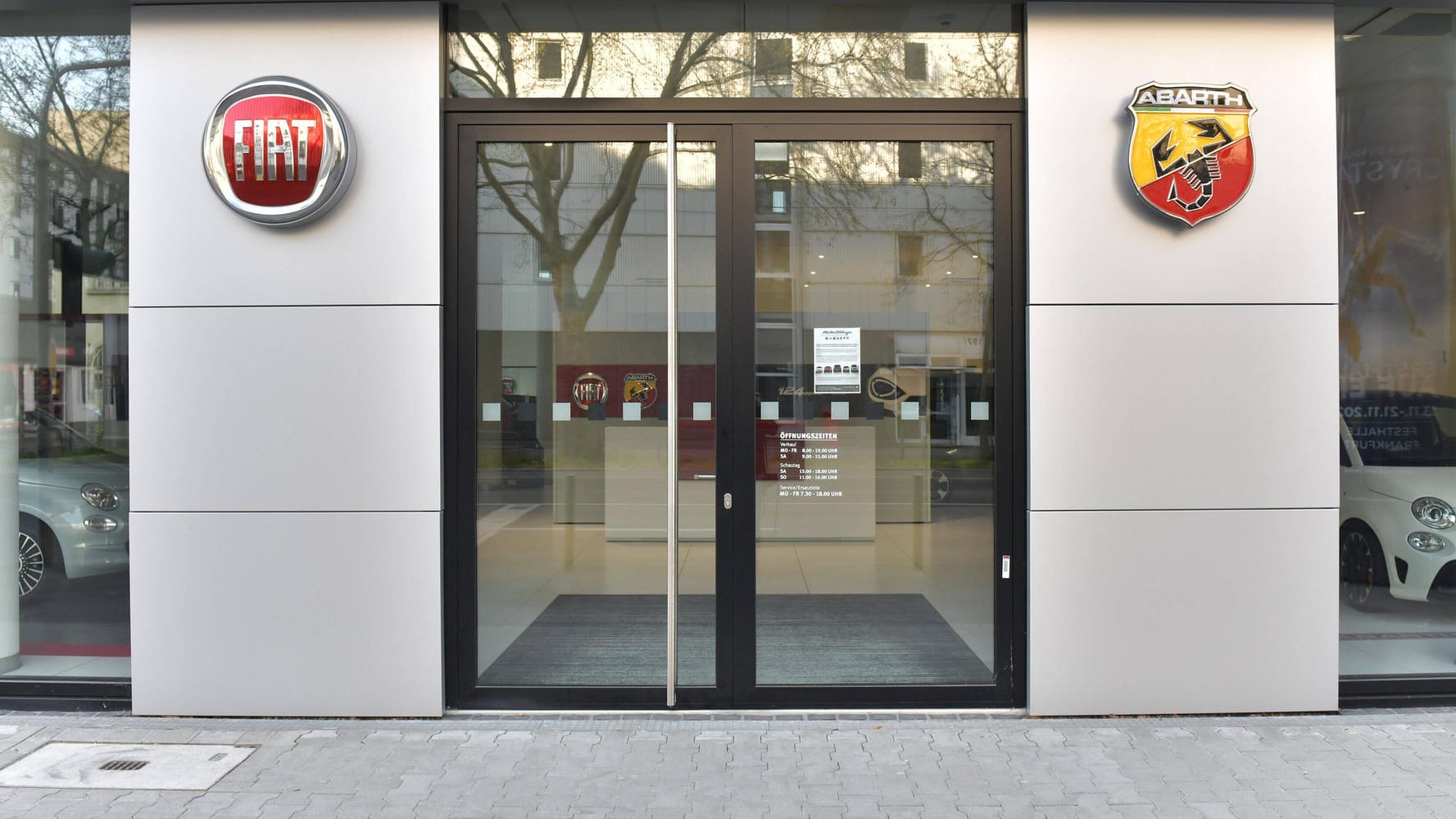 Der Eingang der Fiat-Zentrale in Frankfurt: Wegen Betrugsverdachts an Diesel-Motoren sind die Gebäude durchsucht worden. Der Eingang der Fiat-Zentrale in Frankfurt: Wegen Betrugsverdachts an Diesel-Motoren sind die Gebäude durchsucht worden.