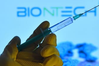Nocht ist kein Corona-Impfstoff zugelassen: Die USA haben unter anderem bei Biontech trotzdem schon Hunderte Millionen Dosen vorbestellt. (Symbolfoto)
