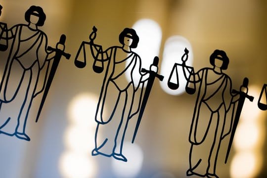 Prozesskosten wegen Baumängeln müssen Eigentümer selbst tragen.