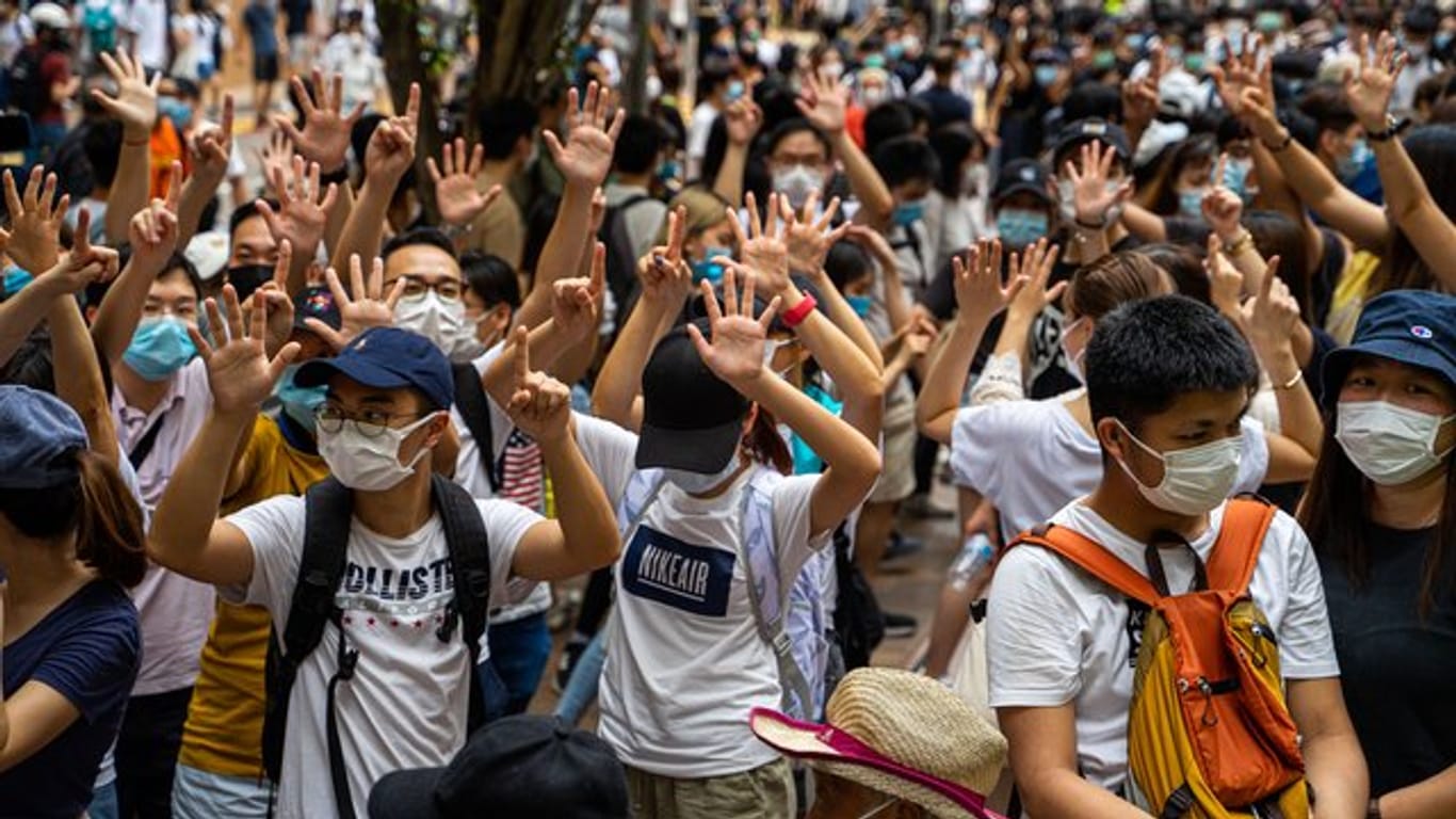 Proteste Anfang Juli in Hongkong gegen das neue Sicherheitsgesetz: China steht wegen seiner Hongkong-Politik international schwer in der Kritik.