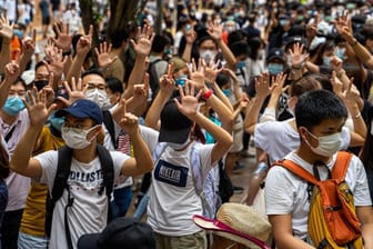 Proteste Anfang Juli in Hongkong gegen das neue Sicherheitsgesetz: China steht wegen seiner Hongkong-Politik international schwer in der Kritik.