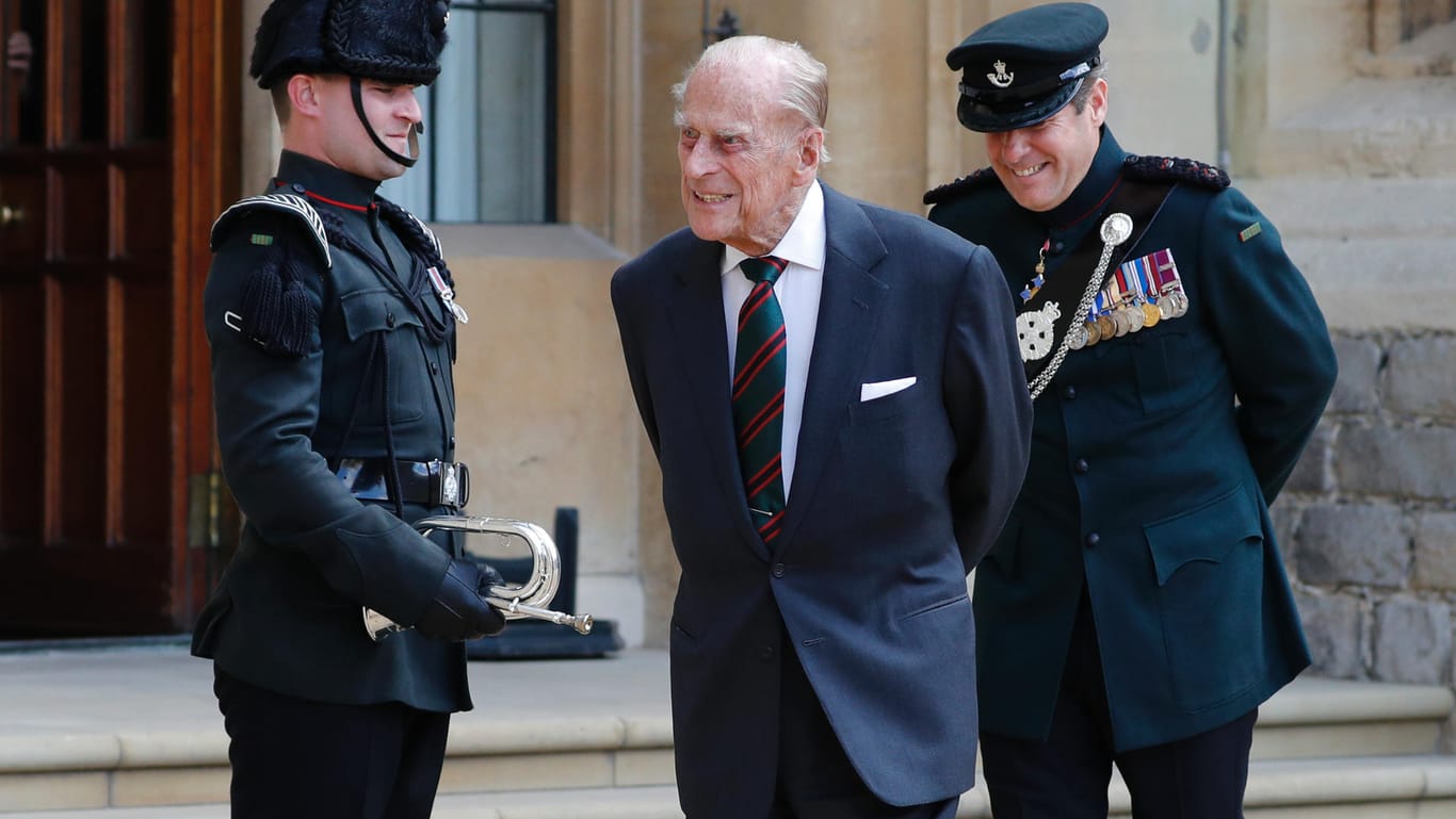 Prinz Philip: Der 99-Jährige zeigte sich mit einem Lächeln.