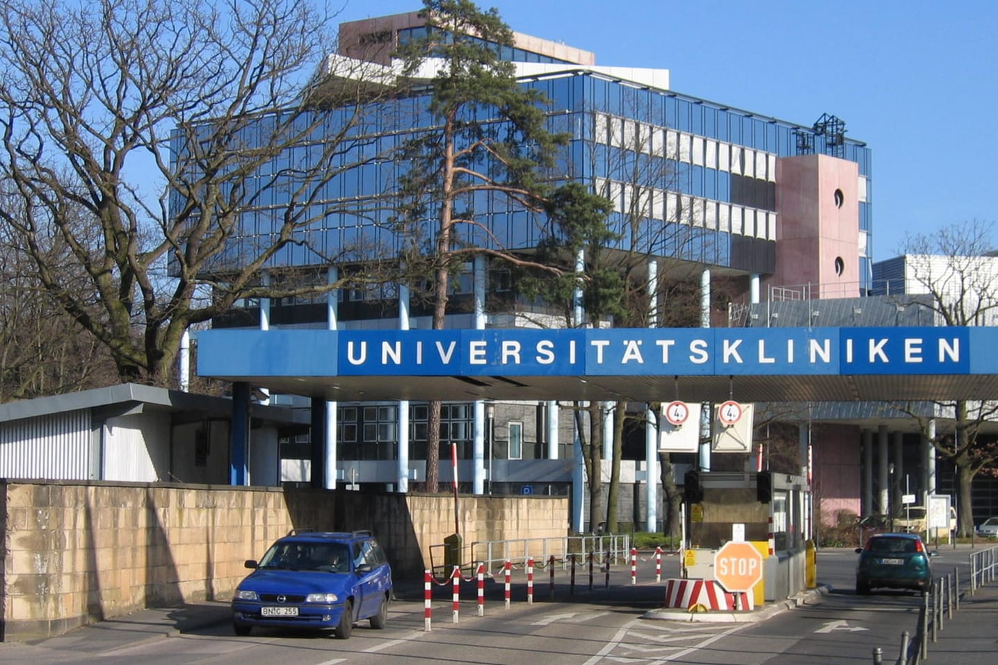 Universitätskliniken am Venusberg: Am UKB ist ein dreijähriges Kind nach einer Covid-19-Erkrankung gestorben.