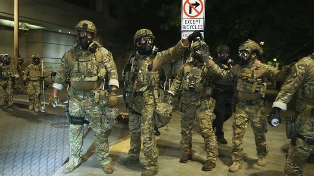 US-Bürgermeister laufen Sturm gegen Trumps Sicherheitskräfte. US-Bürgermeister laufen Sturm gegen Trumps Sicherheitskräfte.
