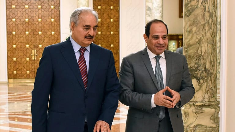 Verbündete im Libyen-Konflikt: General Chalifa Haftar (l.) und Ägyptens Präsident Abdel Fattah al-Sisi.
