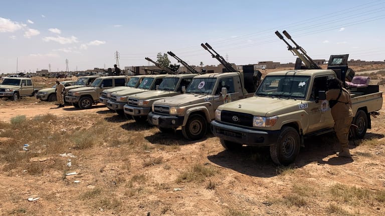 Bereit für den Vormarsch auf Sirte: Militärfahrzeuge aus dem Milizenverband, der hinter der Einheitsregierung steht.