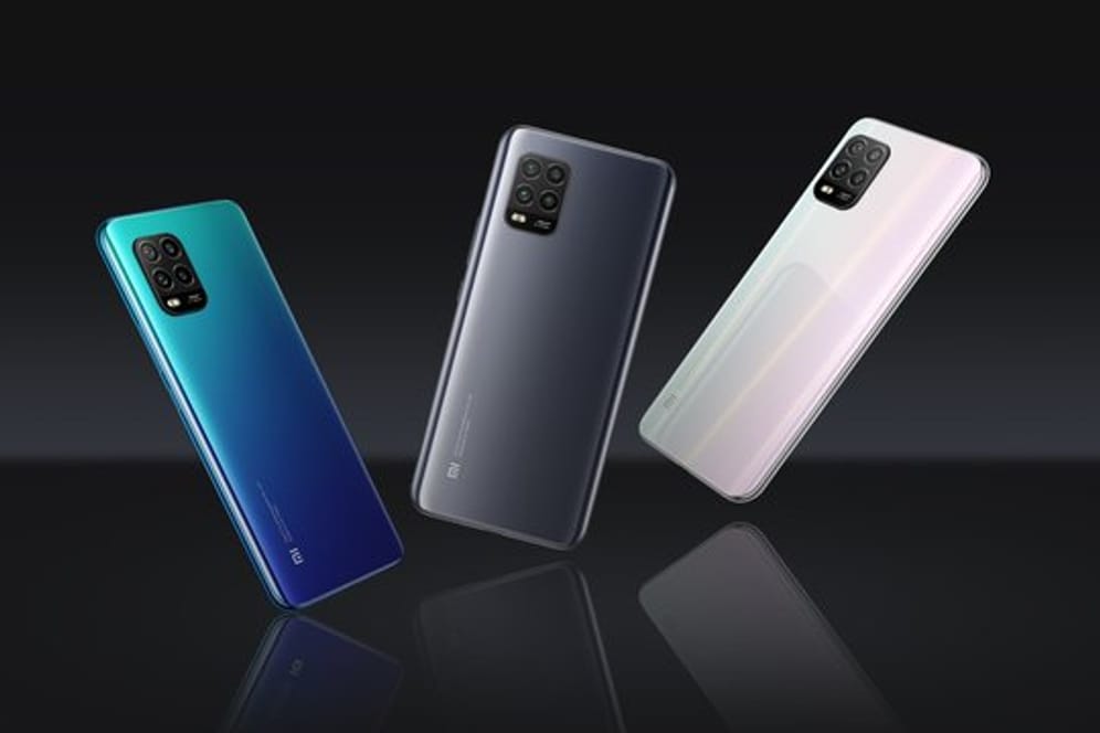 Blau, Grau und Weiß: In diesen Farben ist das Xiaomi Mi 10 Lite 5G ab 350 Euro zu haben.