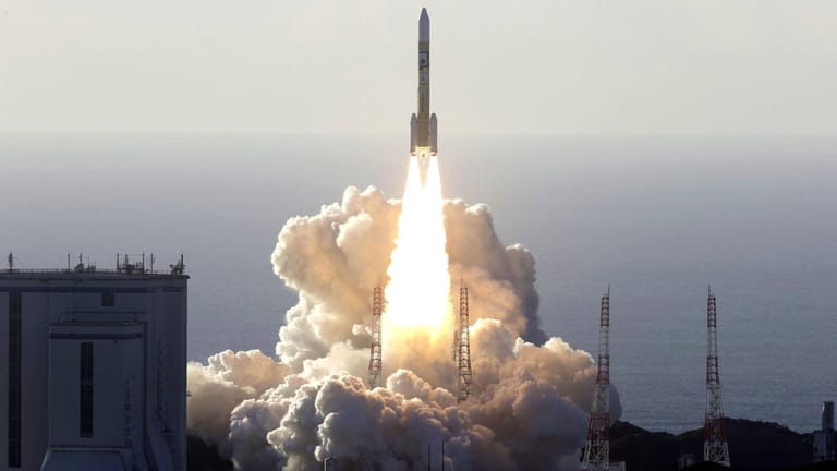 Die Vereinigten Arabischen Emirate hatten am Montag mit Hilfe einer japanischen Rakete die erste arabische Mars-Sonde ins All geschickt. Sie soll aber nicht landen.