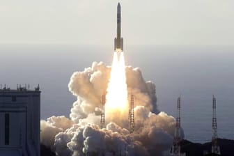 Die Vereinigten Arabischen Emirate hatten am Montag mit Hilfe einer japanischen Rakete die erste arabische Mars-Sonde ins All geschickt. Sie soll aber nicht landen.