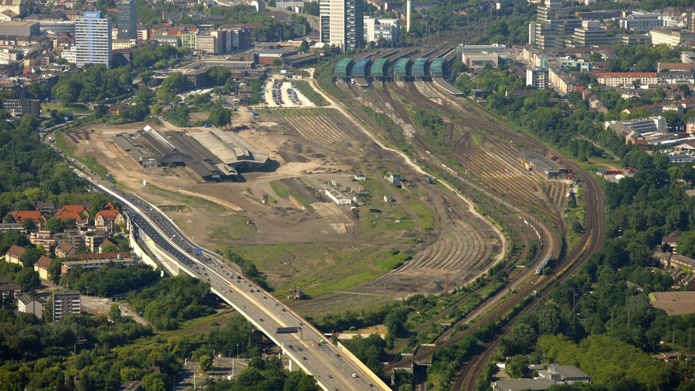 Veranstaltungsgelände der Loveparade 2010: Der stillgelegte Güterbahnhof in Duisburg Mitte, von dem 340 Hektar großen Gelände wurden 230 Hektar für die Party genutzt.