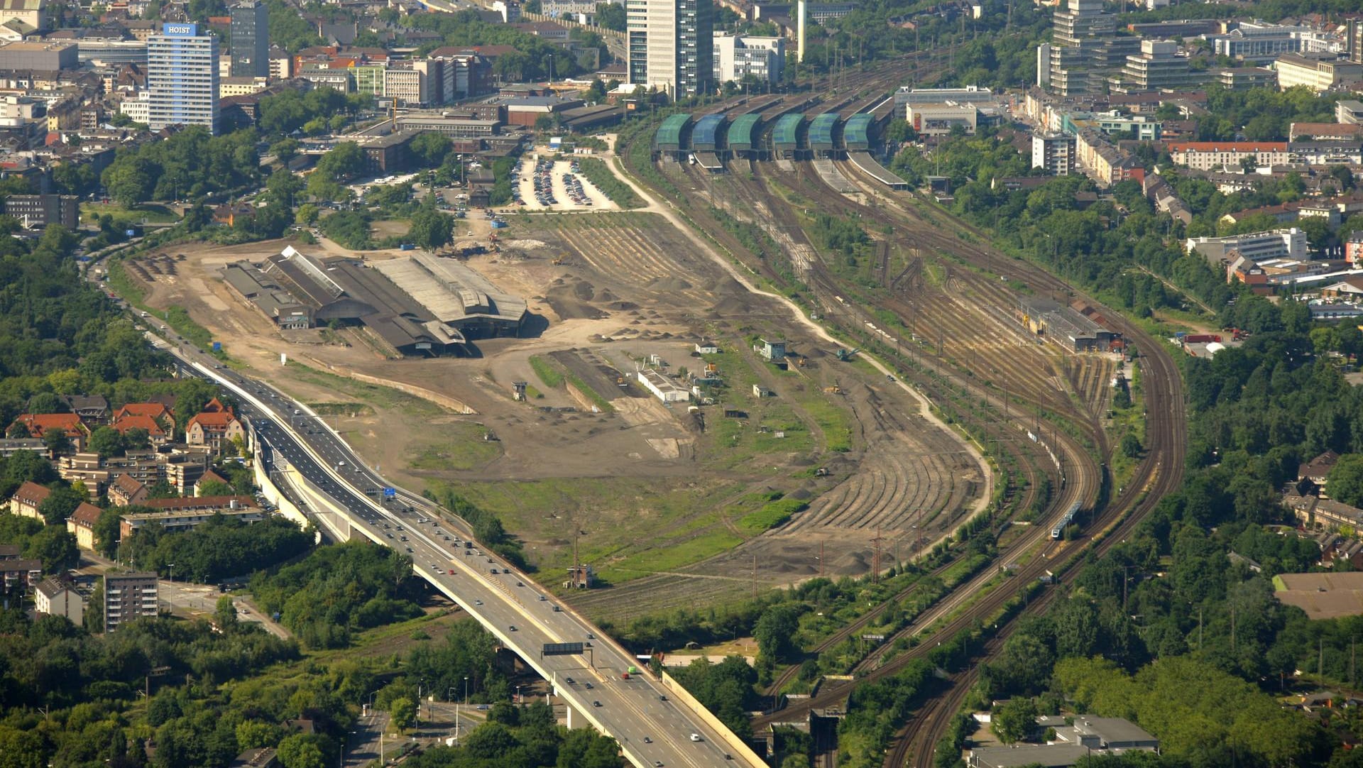 Veranstaltungsgelände der Loveparade 2010: Der stillgelegte Güterbahnhof in Duisburg Mitte, von dem 340 Hektar großen Gelände wurden 230 Hektar für die Party genutzt.