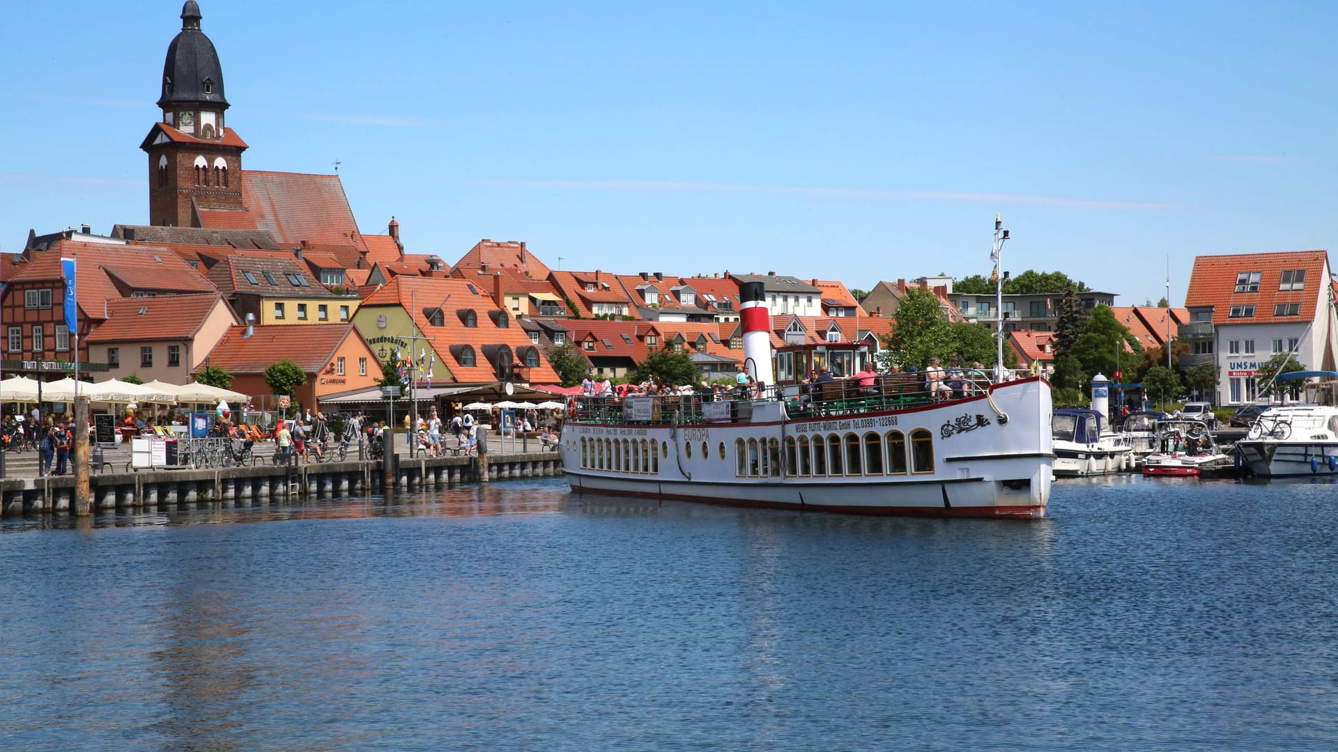 Der Stadthafen in Waren Müritz