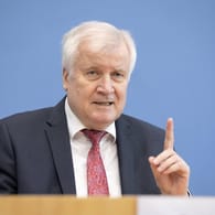 Bundesinnenminister Horst Seehofer warnt vor illegaler Migration.