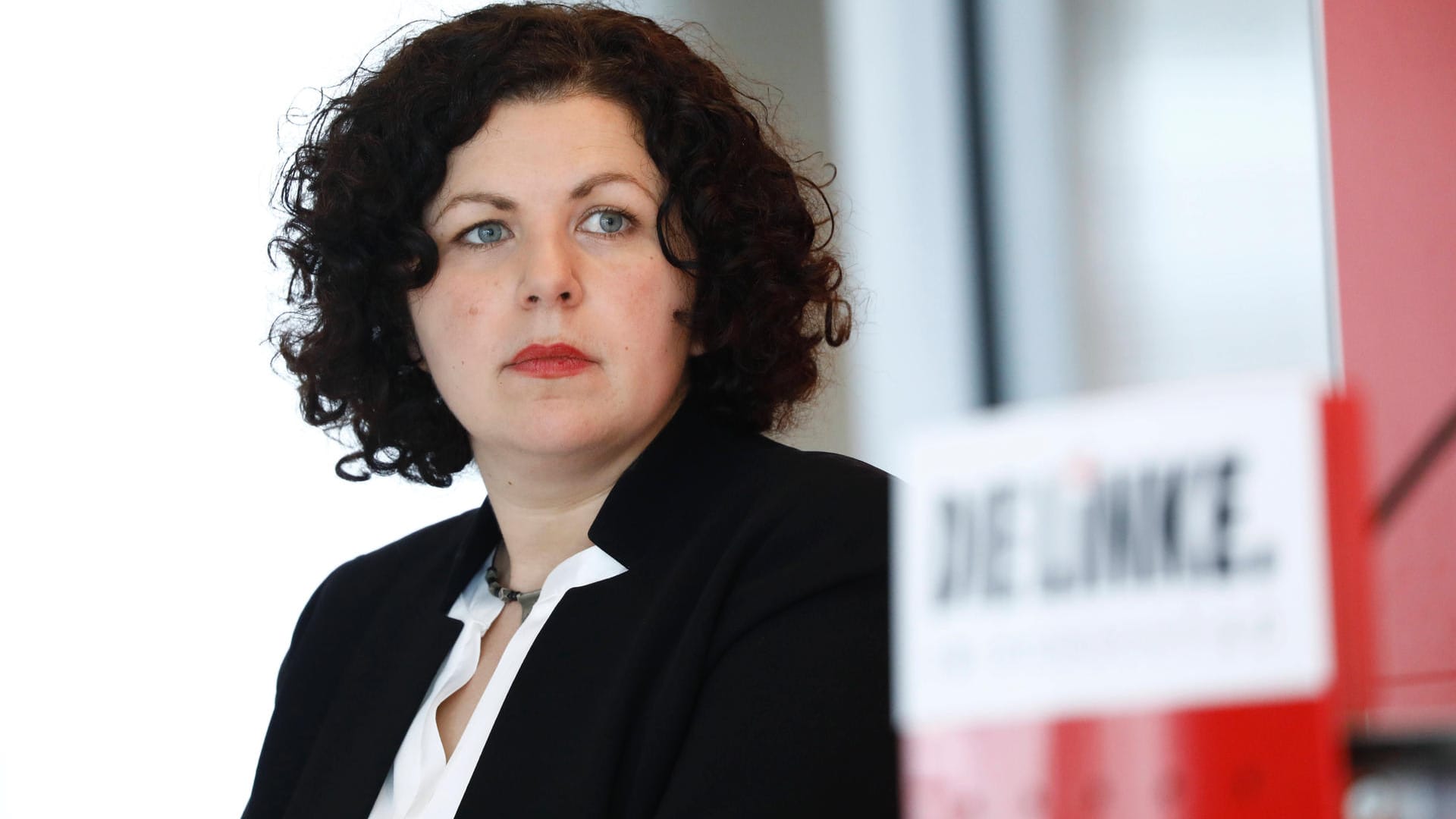 Amira Mohamed Ali, Fraktionsvorsitzende der Linken, hat ebenfalls Drohbriefe erhalten. Amira Mohamed Ali, Fraktionsvorsitzende der Linken, hat ebenfalls Drohbriefe erhalten.