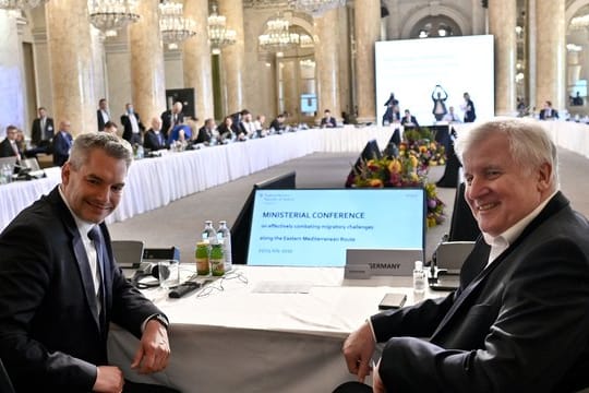 Der österreichische Innenminister Nehammer und Bundesinnenminister Seehofer bei der "Ministerkonferenz zur Bekämpfung illegaler Migration an den östlichen Mittelmeerrouten".