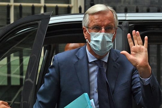Der Chefunterhändler der Europäischen Union für den Brexit, Michel Barnier, trifft in der 10 Downing Street ein.