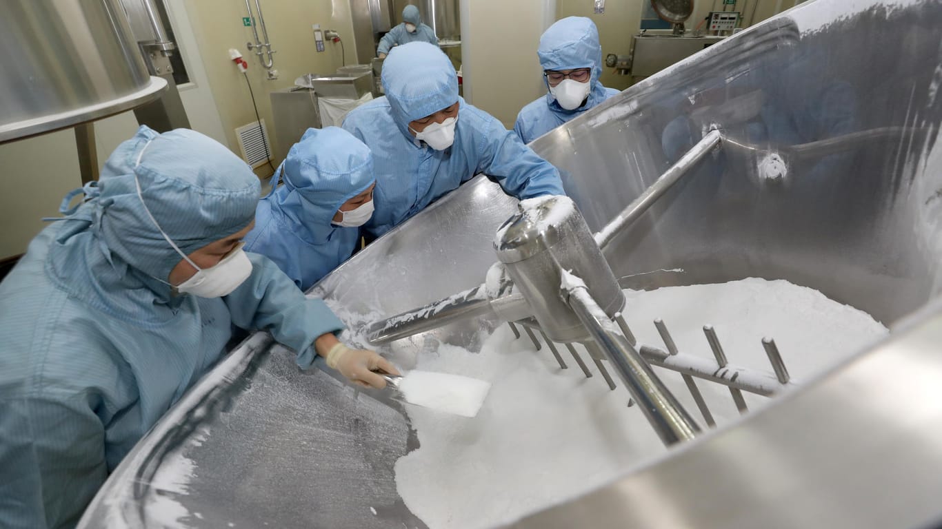 Arzneimittel-Produktion in China: Arbeit an einem möglichen Medikament gegen Covid-19.