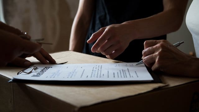 Bei der Selbstauskunft sollten Mietinteressenten besser ehrlich sein. Bei der Selbstauskunft sollten Mietinteressenten besser ehrlich sein.