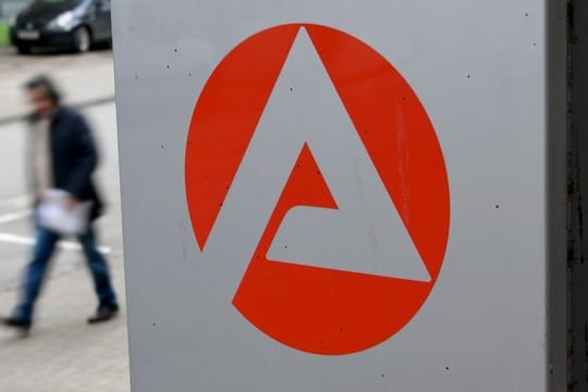 Nur wenige Langzeitarbeitslose schaffen den Sprung in reguläre Jobs.