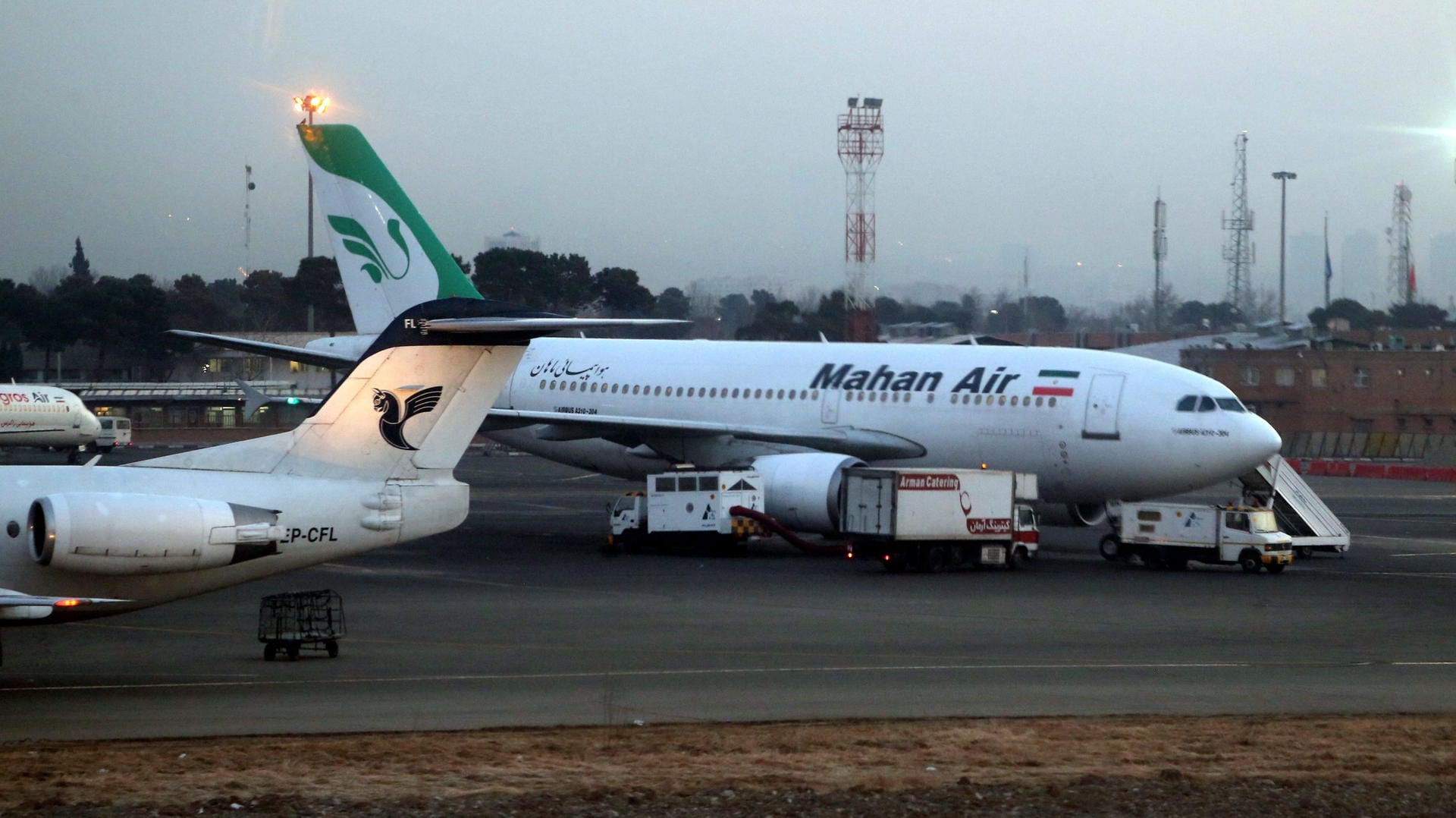 Ein Flugzeug der iranischen Fluggesellschaft Mahan Air: Eine iranische Passagiermaschine soll nach iranischen Angaben im syrischen Luftraum von zwei israelischen Kampfflugzeugen bedroht worden sein.