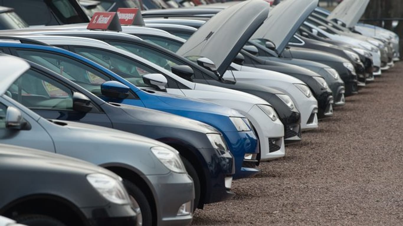 Beim Gebrauchtwagenkauf besteht nicht immer Anspruch auf Gewährleistung - beim Kauf eines Firmenwagens beispielsweise.