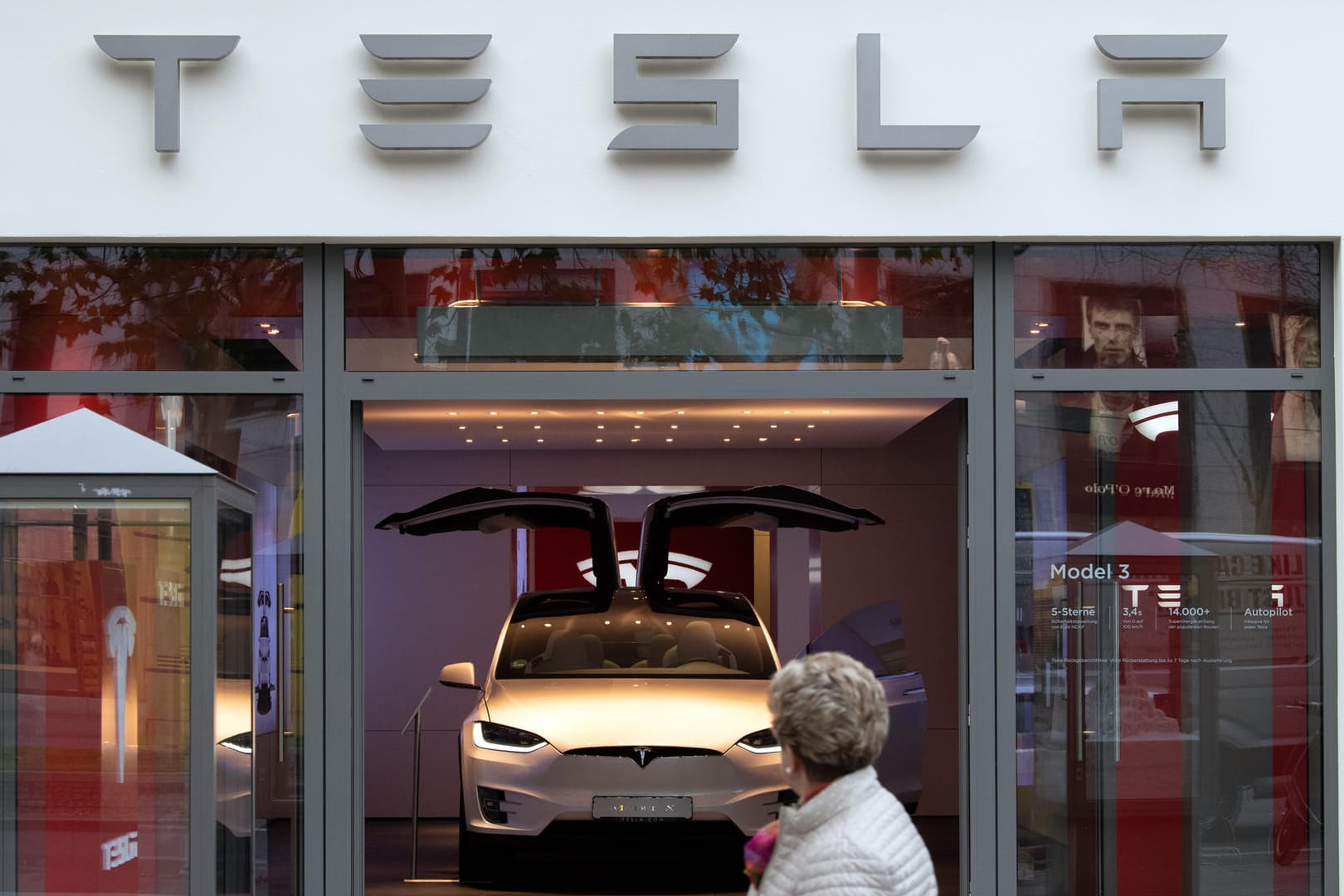 Ein Tesla Model 3 in Berlin (Symbolbild) Ein Tesla Model 3 in Berlin (Symbolbild)