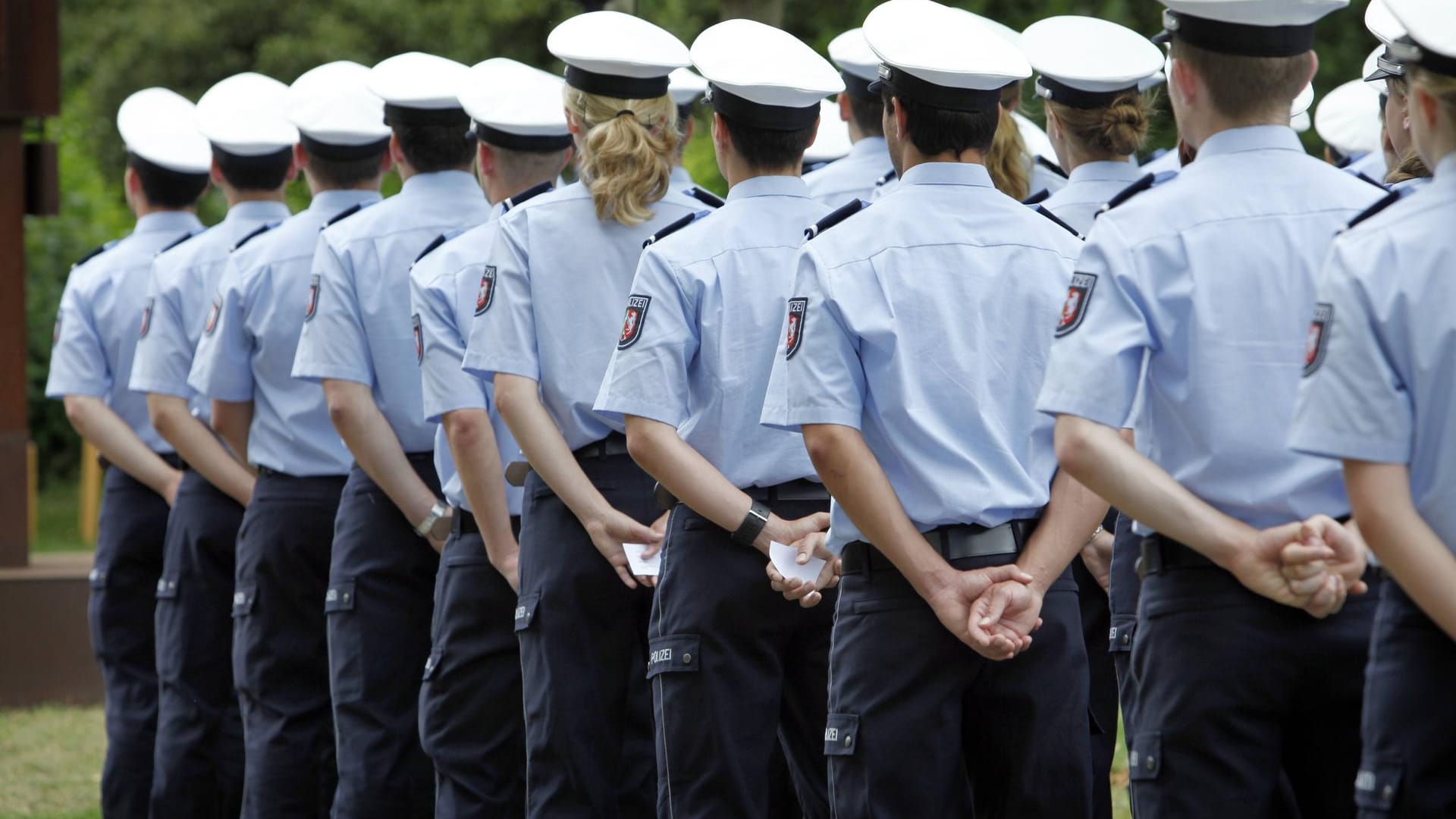 Absolventen der Polizeischule Selm-Bork in Nordrhein-Westfalen: Rund 20 Prozent der Abiturienten und 45 Prozent der Bewerber mit Mittlerer Reife scheiterten am Diktat. (Symbolfoto)