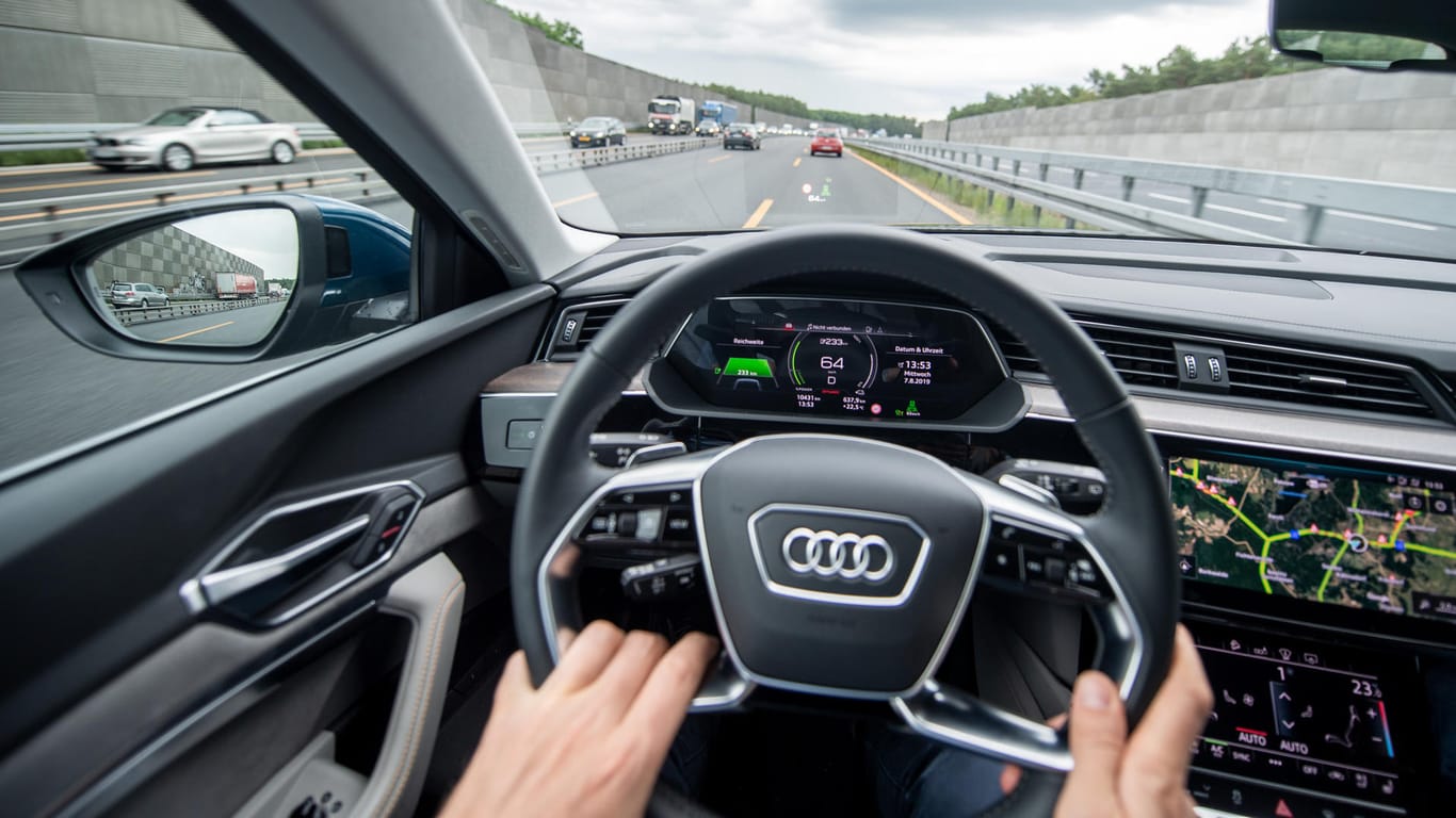Unter Beobachtung: Bei Telematiktarifen tauschen Autofahrer günstigere Tarife gegen Daten zu ihrem Fahrstil ein.