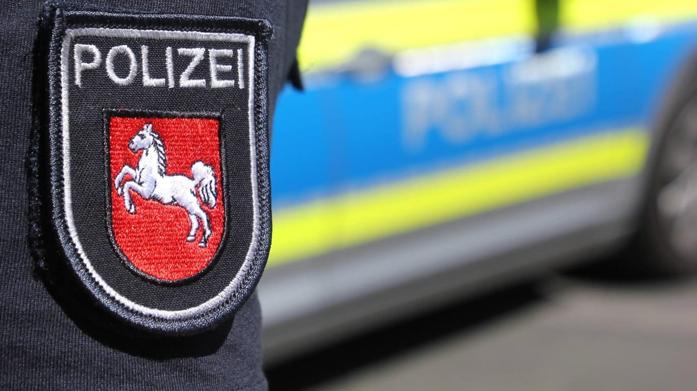 Polizist in Niedersachsen: Mitarbeiter eines Schnellrestaurants hielten den 35-Jährigen in Göttingen fest. (Symbolfoto)