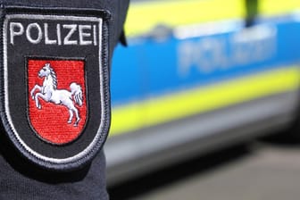 Polizist in Niedersachsen: Mitarbeiter eines Schnellrestaurants hielten den 35-Jährigen in Göttingen fest. (Symbolfoto)
