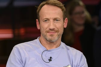 Wotan Wilke Möhring: Der Schauspieler ist dreifacher Familienvater und spricht im Interview mit t-online.de über seine Haltung zum Impfen.