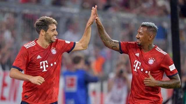 Bei Bayern vor einer ungewissen Zukunft: Javi Martínez (l) und Jérôme Boateng. Bei Bayern vor einer ungewissen Zukunft: Javi Martínez (l) und Jérôme Boateng.