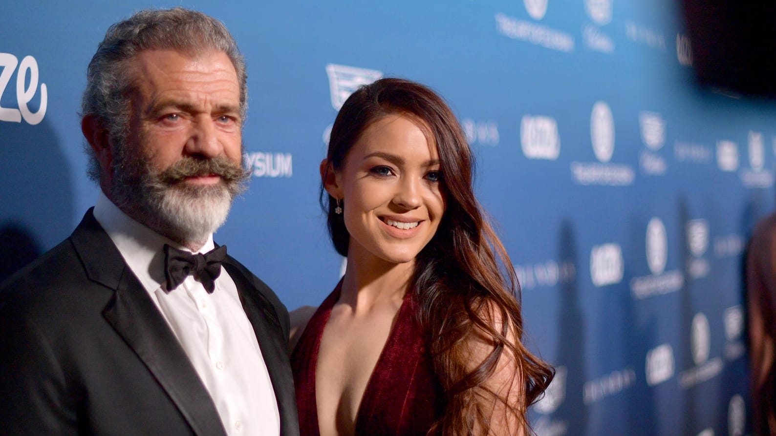 Mel Gibson und seine Freundin Rosalind Ross: Der Hollywoodstar hat nun bekanntgegeben, im April dieses Jahres an Covid-19 erkrankt zu sein.