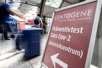 Corona-Tests am Flughafen: Künftig sollen Reiserückkehrer an deutschen Flughäfen auf freiwilliger Basis getestet werden.