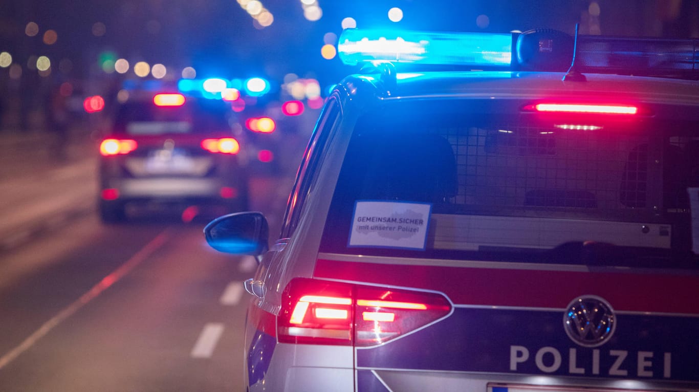 Österreichische Polizei (Symbolfoto): In Wien musste ein Raser nach über drei Dutzend Verkehrsvergehen gestoppt werden.