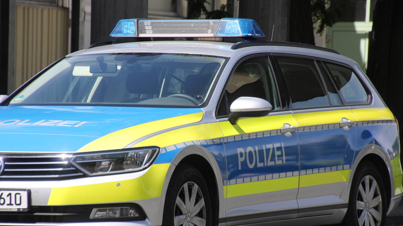 Polizeiwagen (Symbolfoto): In Sulzberg wurden die Beamten nach einem tödlichen Unfall gerufen.