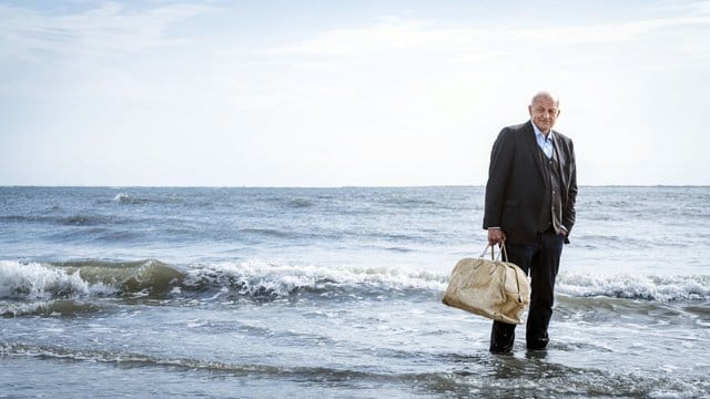 Ein Mann im Wasser: Georg Wilsberg (Leonard Lansink).