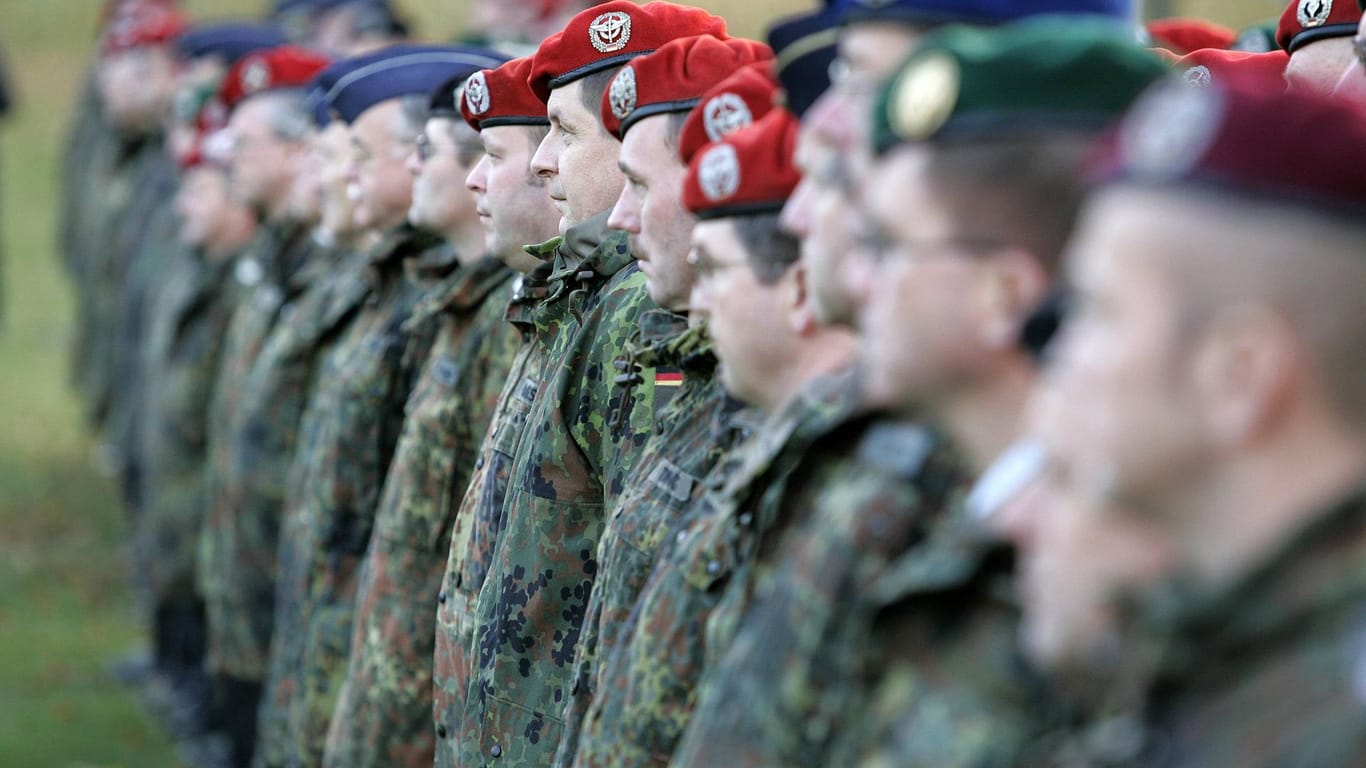 Reservisten der Bundeswehr in Hammelburg: Verdachtsfälle konsequent verfolgen. (Archivfoto)