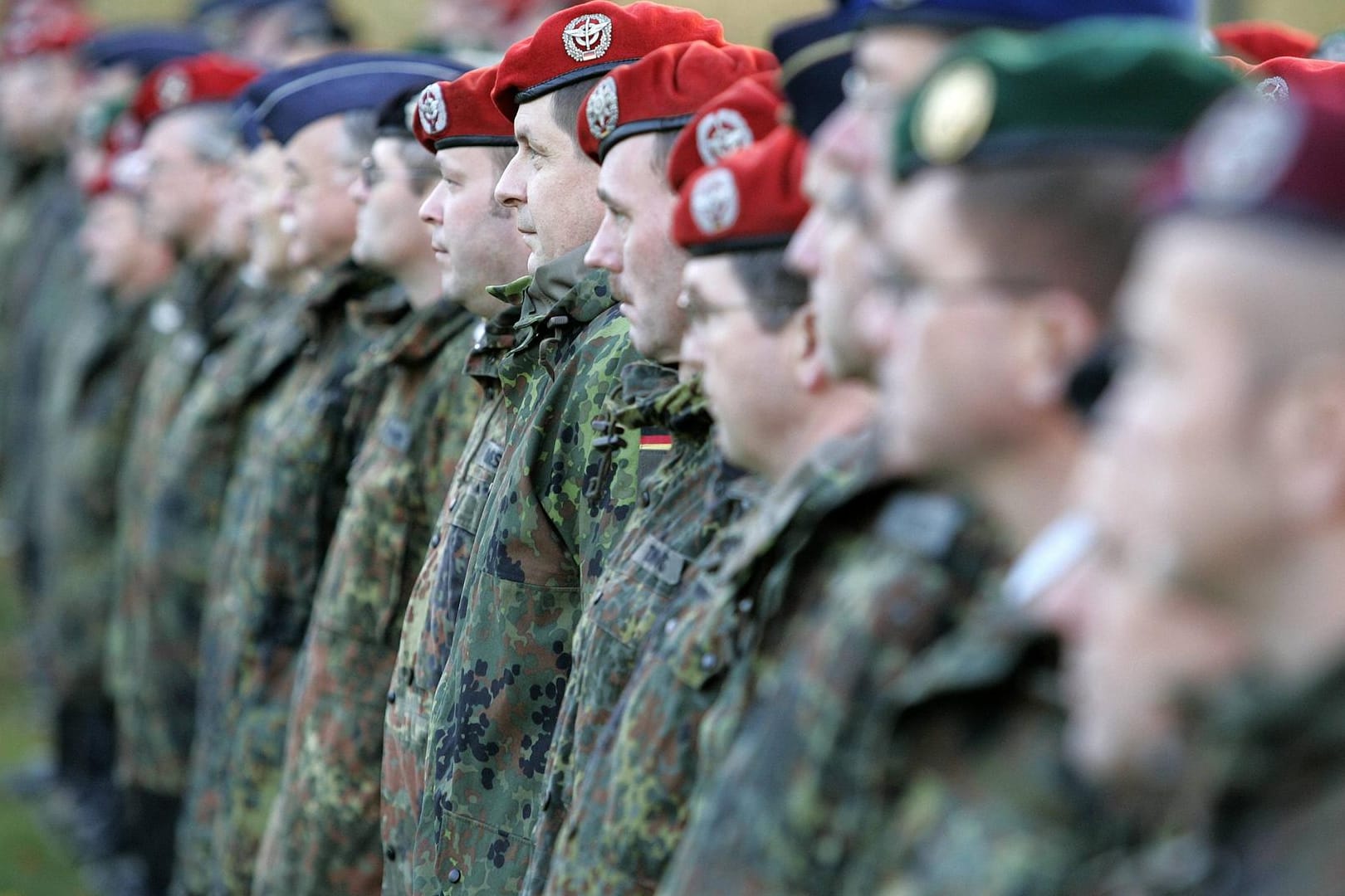 Reservisten der Bundeswehr in Hammelburg: Verdachtsfälle konsequent verfolgen. (Archivfoto)