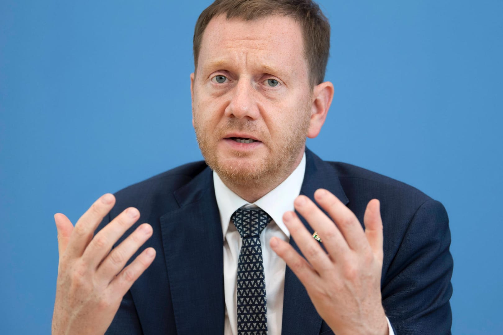 Sachsens Ministerpräsident Michael Kretschmer (CDU): "Das Schöne ist: Die Menschen in Ost und West ticken in dieser Krise gleich."