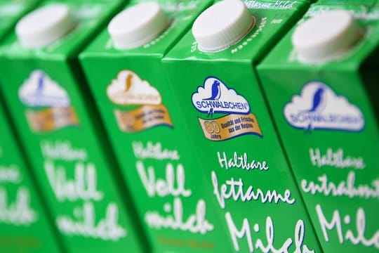 Milchpackungen der Schwälbchen Molkerei