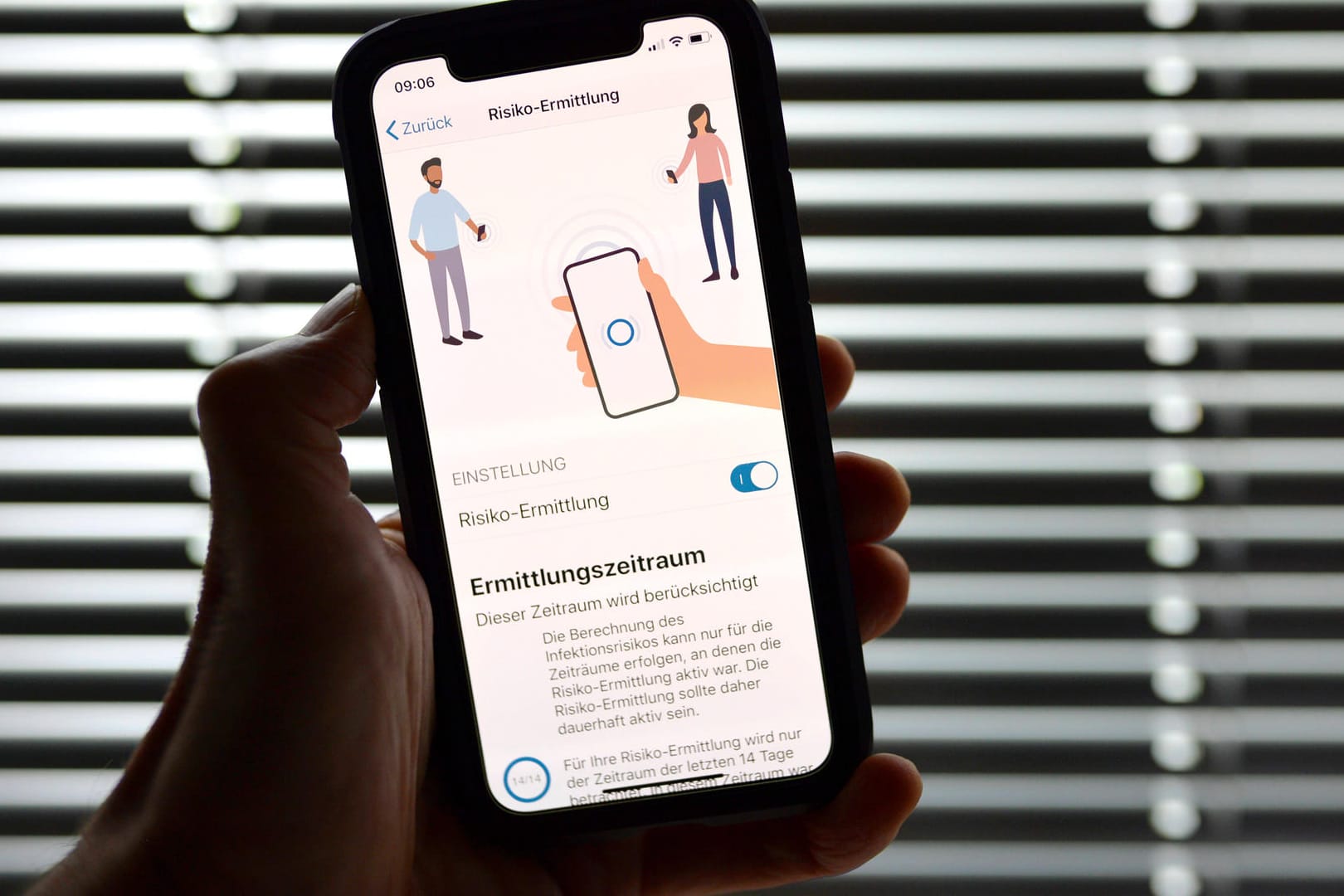 Corona-Warn-App auf einem iPhone: Einige Nutzer berichten, dass sich die App teilweise tagelang nicht aktualisiert.