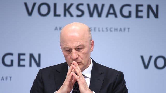 Sieht keine Möglichkeit für Millionentransfers beim VfL Wolfsburg: Aufsichtsratschef Frank Witter. Sieht keine Möglichkeit für Millionentransfers beim VfL Wolfsburg: Aufsichtsratschef Frank Witter.