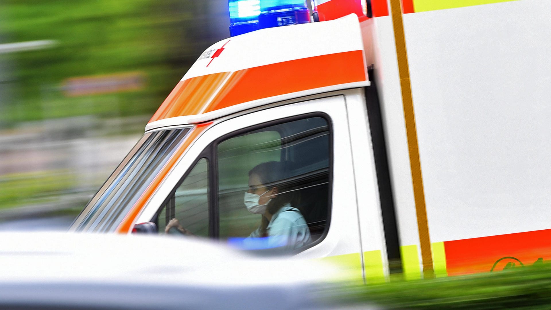 Krankenwagen im Einsatz: Die Zehnjährige ist nicht in Lebensgefahr. (Symbolfoto) Krankenwagen im Einsatz: Die Zehnjährige ist nicht in Lebensgefahr. (Symbolfoto)