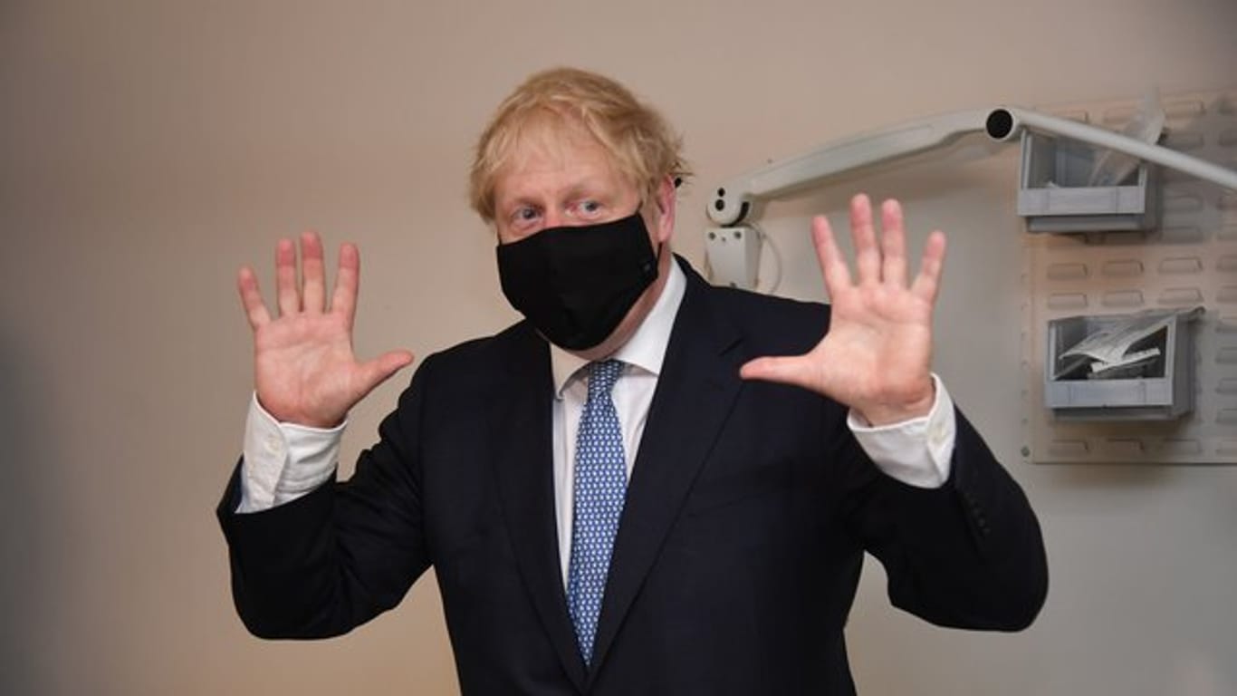Der britische Premierminister Boris Johnson bei einem Besuch in einem Krankenhause im Osten Londons.