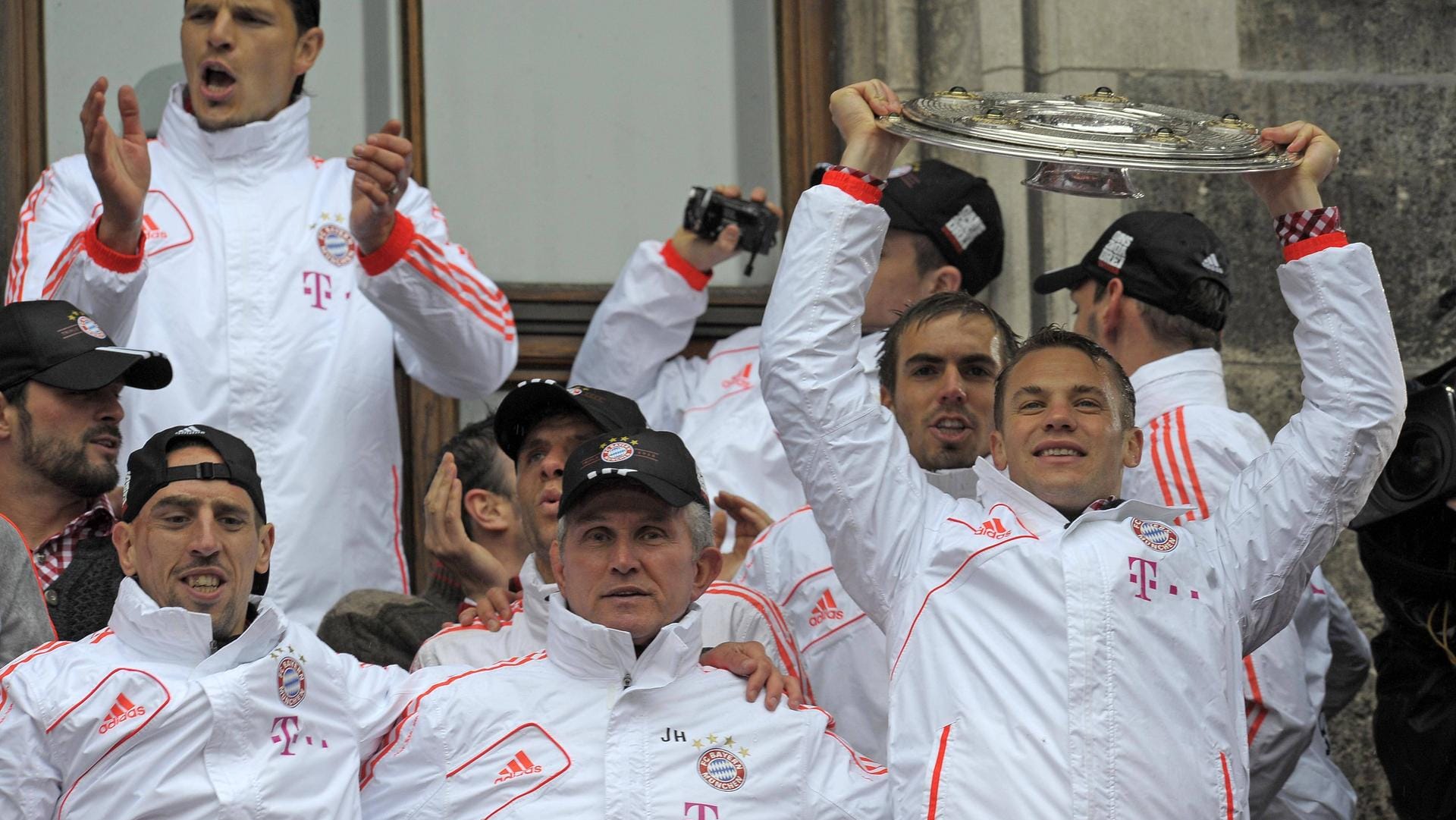 Saison 2012/13: Die Bayern haben das Triple geholt, feiern hier die Meisterschaft mit Trainer Heynckes.