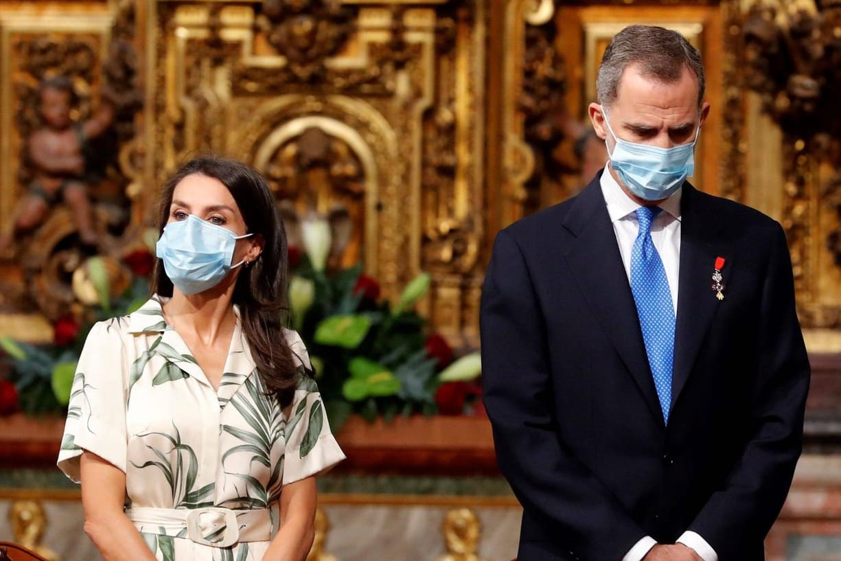 Königin Letizia und König Felipe in der Kathedrale von Santiago de Compostela.